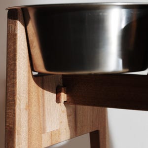 HappyBowl Handmade Beech Wooden Elevated Dog Bowl Stand for Large Dogs with 2 Stainless Steel Bowls in Set Hohen Hundenapfständer aus Holz image 19