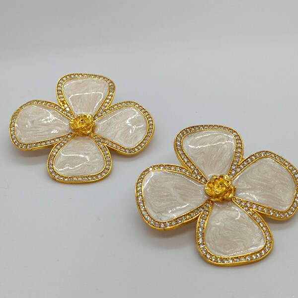 Fleur Blanche Earring