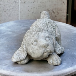 Playing cocker spaniel statue Concrete cocker spaniel puppy figure Outdoor garden figure