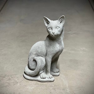 Sitting cat statue Concrete realistic cat figurine Outdoor cat memorial Garden or backyard decoration