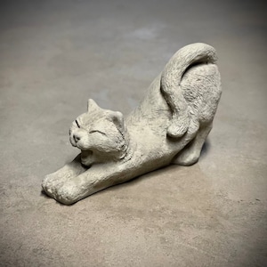 Stretching cat statue Concrete cat figure Massive figurine for cat lovers Outdoor cat memorial