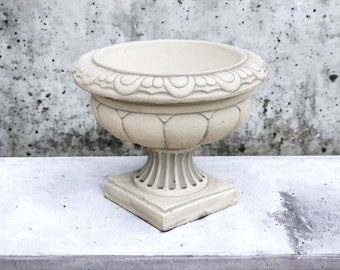 Ribbed radiance urn statue Concrete flowers planter figure Large pot sculpture