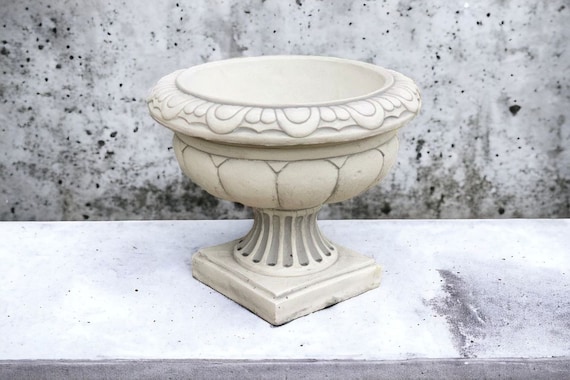 Ribbed radiance urn statue Concrete flowers planter figure Large pot sculpture