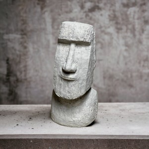 Massive Moai head statue Concrete Moai head figure Easter island garden decoration