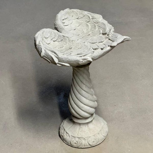 Wings of angel statue Concrete birds bath figure Realistic drinker angel wings sculpture Detailed angel birds bath lawn decoration