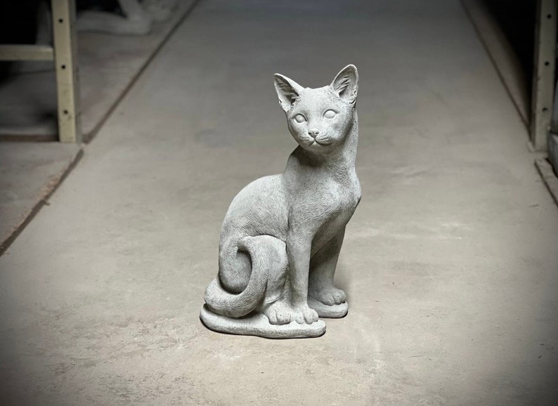 Sitting cat statue Concrete realistic cat figurine Outdoor cat memorial Garden or backyard decoration zdjęcie 2