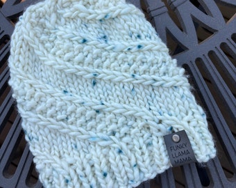 Handknit Merino Wool Beanie: White & Lavender Snowflake Hat  display picture 3
