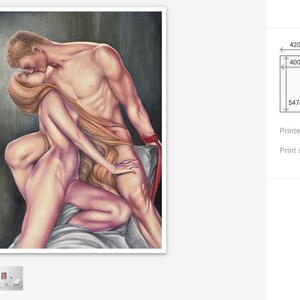 以下が含まれることがあります： 抱擁する2人のヌードを描いた鉛筆画のプリント。人物は男性と女性で、男性が女性にキスをしています。プリントサイズは420mm x 567mm、印刷領域は400mm x 547mmです。