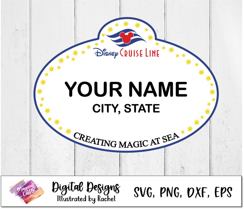 Puede incluir: Una etiqueta de nombre ovalada blanca con un borde azul y estrellas amarillas alrededor del borde. La etiqueta presenta el logotipo de Disney Cruise Line con las orejas de Mickey Mouse y el texto "DISNEY CRUISE LINE". Debajo del logotipo, el texto "YOUR NAME" est&aacute; impreso en negro, seguido de "CITY, STATE" en una fuente m&aacute;s peque&ntilde;a. En la parte inferior de la etiqueta, el texto "CREATING MAGIC AT SEA" est&aacute; impreso en negro.
