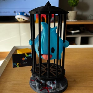 Lumalee in her cage