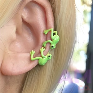 Cute Green Frog Ear Cuff, Cute Frog Ear Climber, Dainty Ear Cuff, Frog Jewelry, Animal Minimalist Earrings, Frog Helix Wrap Earrings Silver