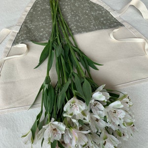 Fresh Cut Flower Tote, Lay Flat Flower Carrier with Pocket, Canvas Bag, Florist Supplies, Flower Accessories, Garden Harvest Bag, Handmade zdjęcie 9