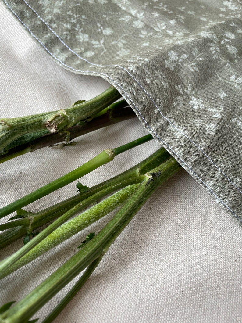 Fresh Cut Flower Tote, Lay Flat Flower Carrier with Pocket, Canvas Bag, Florist Supplies, Flower Accessories, Garden Harvest Bag, Handmade image 6