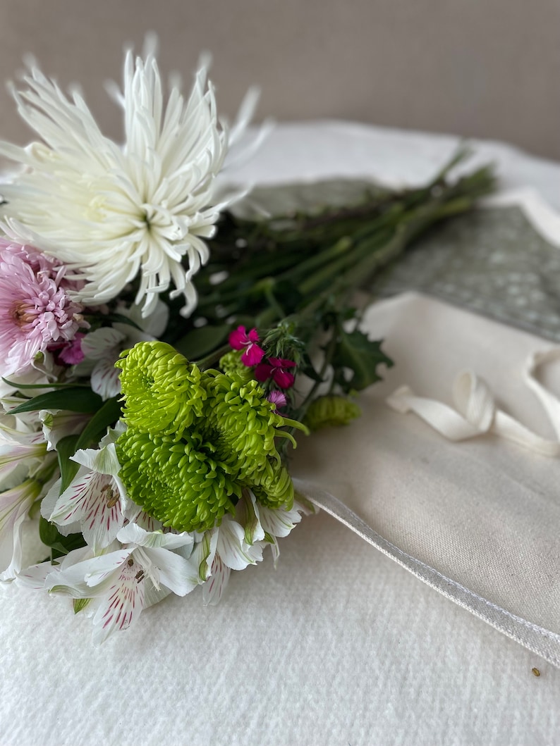 Fresh Cut Flower Tote, Lay Flat Flower Carrier with Pocket, Canvas Bag, Florist Supplies, Flower Accessories, Garden Harvest Bag, Handmade image 7