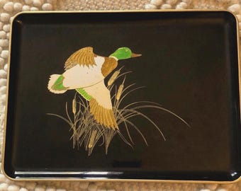 Bandeja vintage Otagiri de laca negra japonesa con detalles dorados de pato real volador