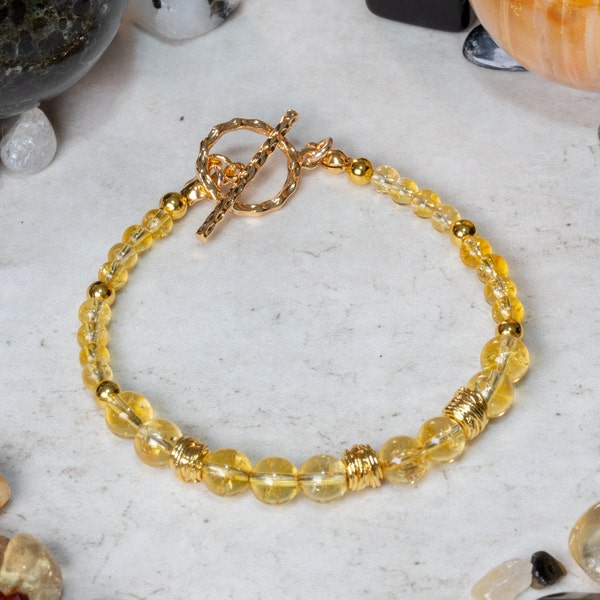 Beautiful sunny Citrine and gold gemstone bracelet with textured toggle clasp