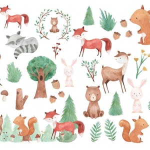 Könnte beinhalten: Aquarell-Illustration von Waldtieren, darunter ein Bär, ein Fuchs, ein Reh, ein Eichhörnchen, ein Kaninchen und ein Waschbär. Die Tiere sind von Bäumen, Blumen und Pilzen umgeben.