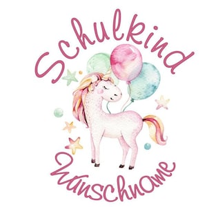 Könnte beinhalten: Ein pinkfarbenes Einhorn mit einer Regenbogenmähne und einem Regenbogen-Schwanz hält drei Ballons. Die Ballons sind pink, grün und blau. Der Text "Schulkid Wunschname" ist in Pink um das Einhorn herum geschrieben.