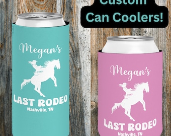 Kundenspezifische Junggesellinnenabschieds-Dosenkühler, personalisierte Mädchenreise-Cowgirl-Mitbringsel, kundengebundener Getränkehalter für Nashville Bach-Ferien