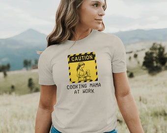 Camiseta Cooking Mama: Camiseta gráfica "Precaución, cocinero en el trabajo"