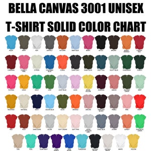 Puede incluir: Carta de colores para camisetas unisex Bella Canvas 3001. La carta muestra 50 colores diferentes, incluyendo aqua, ej&eacute;rcito, ceniza, asfalto, oto&ntilde;o, azul beb&eacute;, baya, negro, marr&oacute;n, naranja quemado, rojo de lona, cardenal, rosa caridad, lim&oacute;n, azul Columbia, coral, gris oscuro, oliva oscuro, azul oscuro, azul polvoriento, verde perenne, bosque, fucsia, oro, kelly, hoja, azul claro, lila, amarillo ma&iacute;z, granate, malva, verde militar, menta, mostaza, natural, azul marino, azul oc&eacute;ano, oliva, naranja, orqu&iacute;dea, negro sangre de buey, guijarro, rosa, amapola, rojo, &oacute;xido, duna de arena, plata, crema suave, rosa suave, gris atl&eacute;tico s&oacute;lido, azul acero, tormenta, puesta de sol, verde sint&eacute;tico, bronceado, azul verdoso, azul marino de equipo, morado de equipo, azul real, turquesa, negro vintage, blanco vintage, blanco y amarillo.