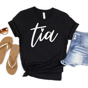 Tia T-Shirt, Auntie to be, Auntie in Spanish Shirt, Cute Aunt Shirt, Mothers Day Gift, Gift For Tia, Cool Auntie, Aunt Shirt, Aunt Gift, Tia