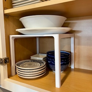 Półka do organizera w szafce kuchennej na talerze, kubki i miski | Podwójna przestrzeń w szafce