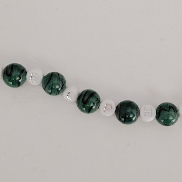 Porte clés personnalisée avec perles vertes rayures noires
