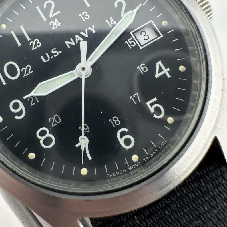 Vintage U.S. Navy 33mm Field Watch, Date, French Movement - Working image 4