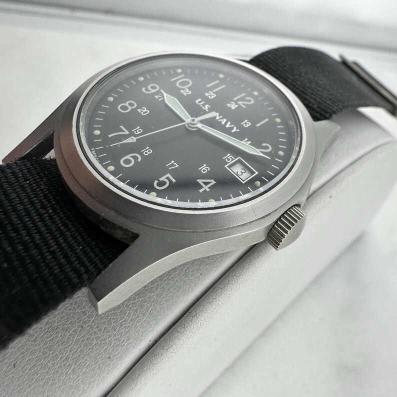 Vintage U.S. Navy 33mm Field Watch, Date, French Movement - Working image 7