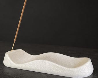 Sculpturale wierookhouder | Minimalistisch ritueel decor | Op steen geïnspireerde asvanger