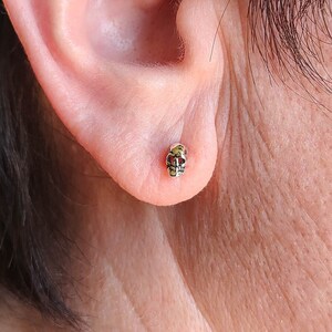 Schädel Ohrringe + KOSTENLOS zufälliges Paar Ohrringe - Skelett Ohrringe - Schädel Schmuck - Schädel Ohrstecker - Silber Ohrstecker