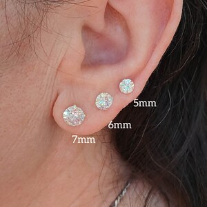 Puces d'oreilles en zircone cubique paire de boucles d'oreilles aléatoires GRATUITES Boucles d'oreilles en argent sterling de tous les jours Puces d'oreilles en argent CZ Bijoux zircone image 2