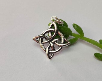 925 Sterling Silver Love Knot Lightweight Pendant - Chain
