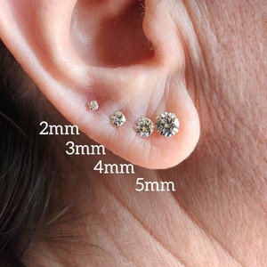 Puces d'oreilles en zircone cubique paire de boucles d'oreilles aléatoires GRATUITES Boucles d'oreilles en argent sterling de tous les jours Puces d'oreilles en argent CZ Bijoux zircone image 1