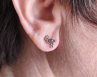 Boucles d’oreilles Flamingo + Paire de boucles d’oreilles aléatoires GRATUITES - Boucles d’oreilles mignonnes - Boucles d’oreilles pour femmes - Boucles d’oreilles fille - Goujons argentés - Boucles d’oreilles Stud