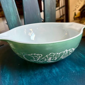 Vintage Pyrex Cinderella serving bowl, teal