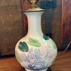 vintage hand, painted floral table lamp in good working condition