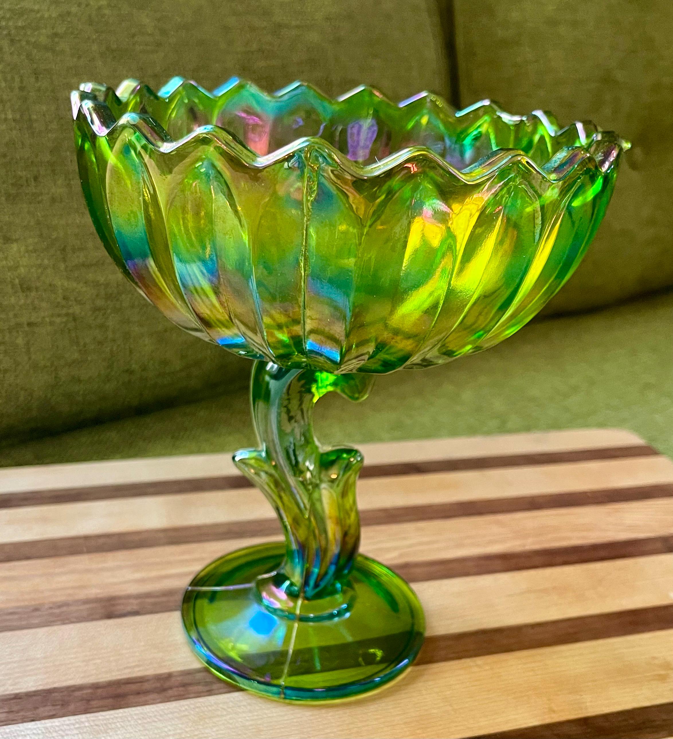 アメリカ製アンティーク　虹色に光るカーニバルグラス　角形ボウル【美品・稀少品】 アメリカ製アンティーク 虹色に光るカーニバルグラス 角形ボウル