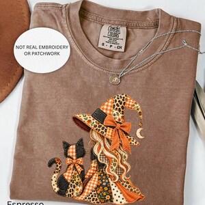 T-shirt Comfort Colors, sweat-shirt Gildan, motif sorcière patchwork et chat noir, sorcière d'automne, sorcière d'Halloween, t-shirt sorcière et chat