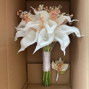 Chic White Bouquet With Boutonniere, White Bouquet For Wedding, Bridal Flower, Wedding Bouquet, White Flowers Bride Bouquet, Bridal Bouquet