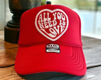 Gorra de camionero de espuma roja con parche bordado "All You Is Need Is Love", gorra de camionero Otto