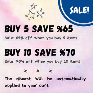 Pode incluir: Um fundo de aquarela rosa e roxo com um c&iacute;rculo azul que cont&eacute;m a palavra "SALE!" em texto branco. Os textos "BUY 5 SAVE %65" e "BUY 10 SAVE %70" est&atilde;o em texto preto com contorno branco. Os textos "Sale: 65% off when you buy 5 items" e "Sale: 70% off when you buy 10 items" est&atilde;o em texto branco com contorno preto. O texto "The discont will be automatically applied to your cart" est&aacute; em texto preto.