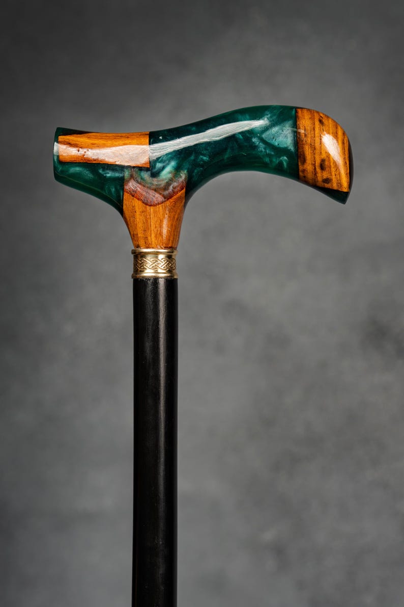 Bastón artesanal de palisandro: mango de resina verde, bastón de madera de lyptus. imagen 1
