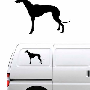 Könnte beinhalten: Schwarze Silhouette eines Windhundes auf einem weißen Lieferwagen. Der Hund blickt nach links. Der Lieferwagen blickt nach rechts.