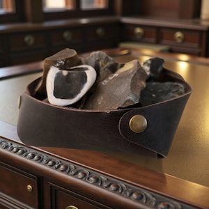 Neolithic Scrapes Flint Stones A genuine leather bowl holds 1 kg of vibrant flints. Raw Thunderstone Firestones GIFT, Collectors