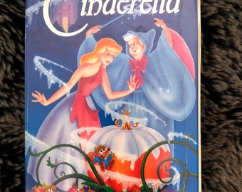 Cinderella (Red Signature) Walt Disney The Classics Black Diamond VHS Tape