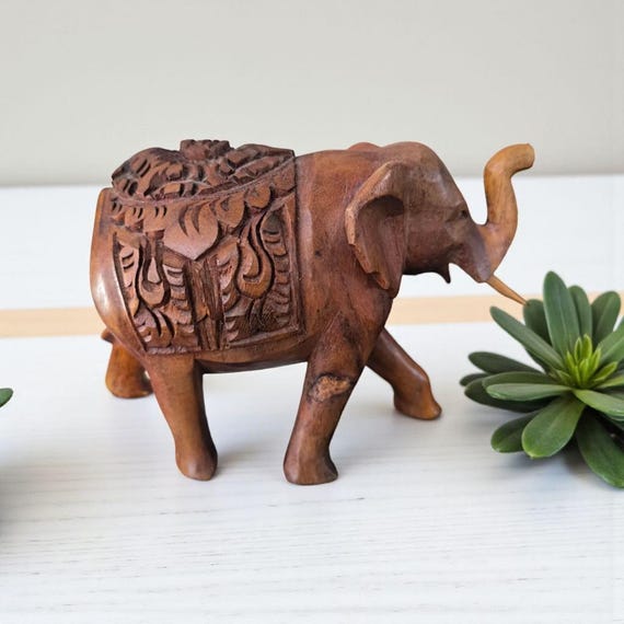 木製の象の彫刻 #動物#レトロ#アンティーク ヴィンテージ木製彫像 - 木製の象を運ぶ - Etsy 日本