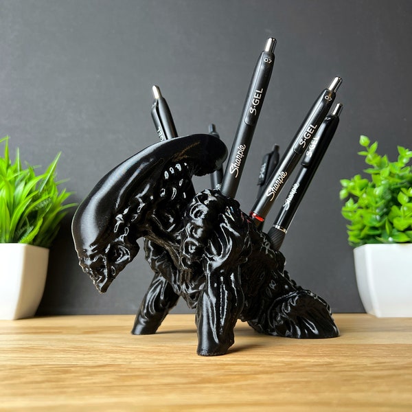Alien Xenomorph inspired pen holder