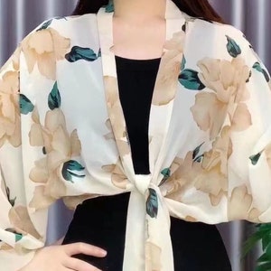 Sarong-Jacke Abendbolero Shrug mit weiten Ärmeln mit Bündchen Beige Floral